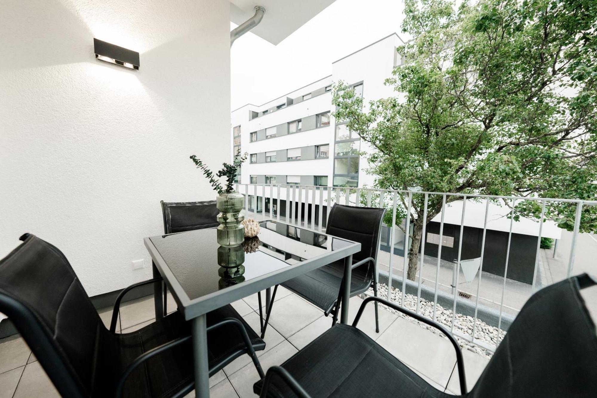 Kocasa-Apartments 01, City-Center Boeblingen, Stellplatz, Balkon, Waipu-Tv ภายนอก รูปภาพ